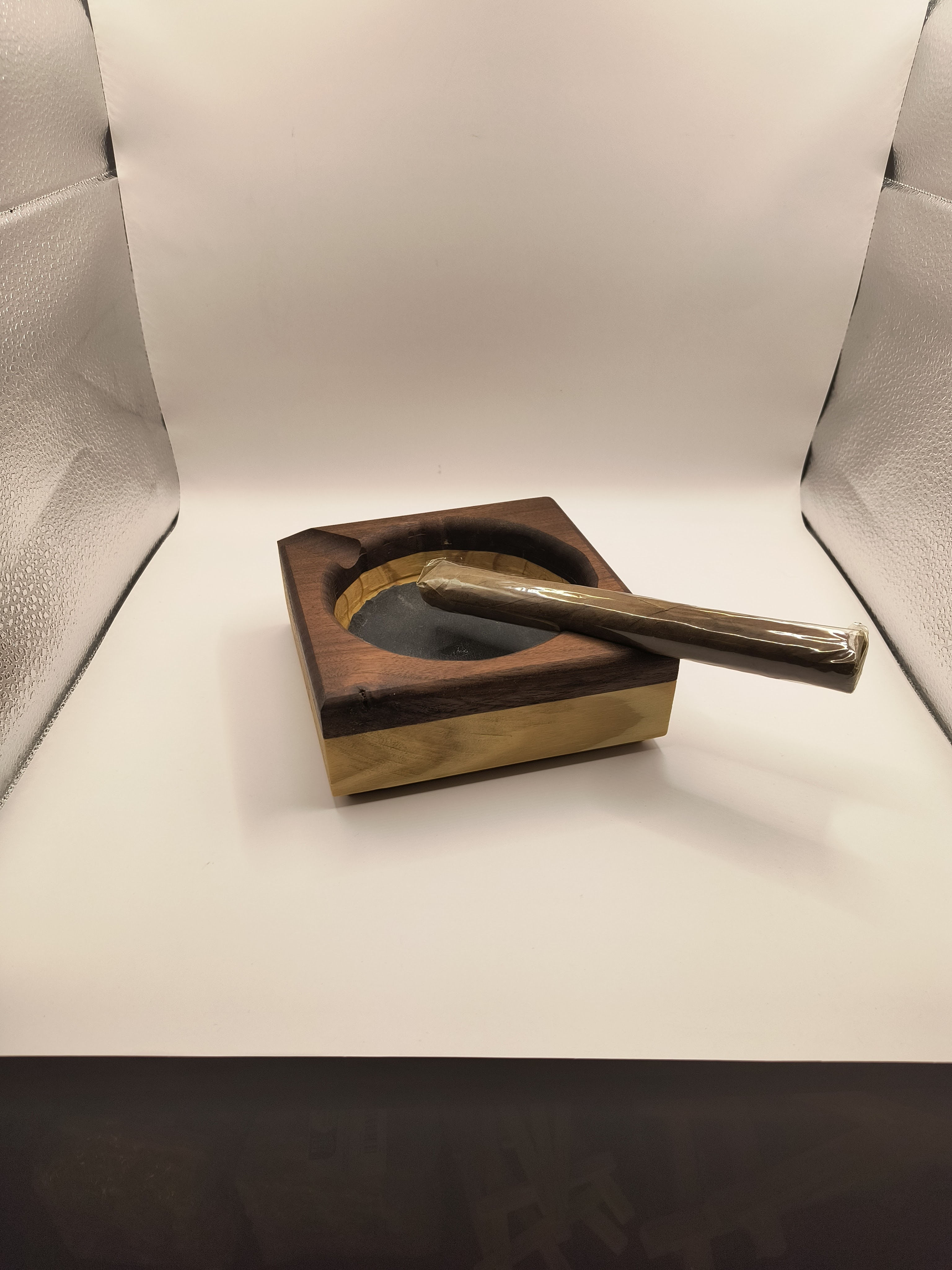 cigar ash tray