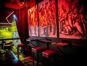 Tom's Cruising Bar
