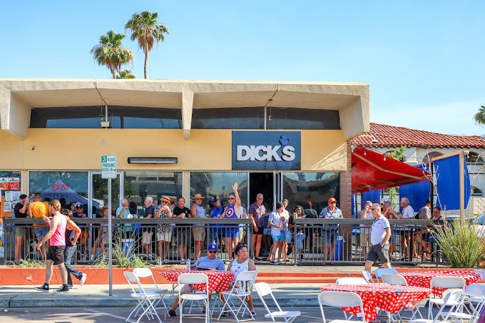 Dick's on Arenas