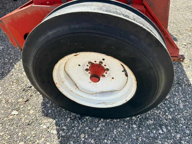 Thumbnail: INTERNATIONAL 5100 GRAIN DRILL (13549)