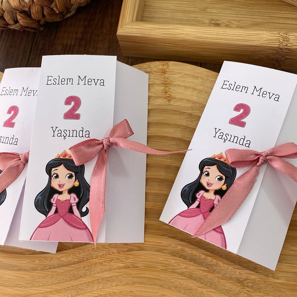 Küçük resim: AHŞAP TARAK + CÜZDAN KART BEBEK KONSEPT 2 - 20 AD