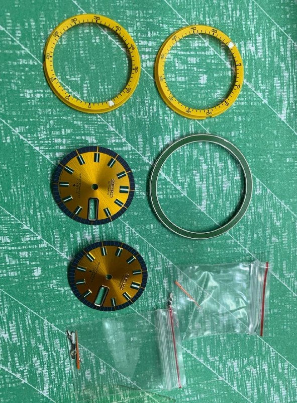 Seiko 6106-6439 – Gold Dial, Hands & Rotating Bezel Set