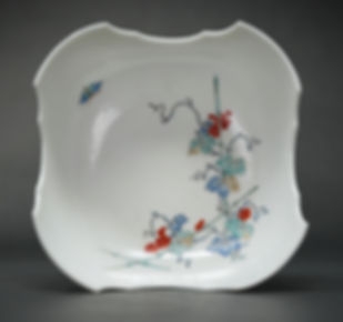 A fine 17th C Kakiemon cut-out bowl with butterfly, grape vine on trellis, Arita