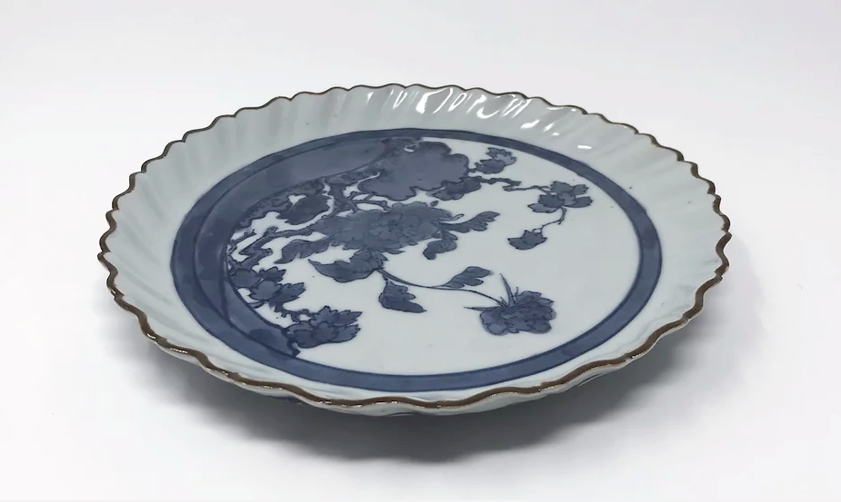 A splendid 17thC Japanese Ai-Kutani moulded dish, Chokichidani kiln, Arita circa 1655
