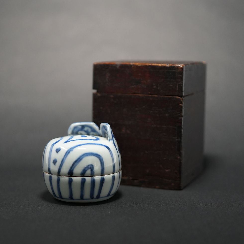 Thumbnail: A 17th C ko-sometsuke Chinese Yishan-guan Hat form kogo
