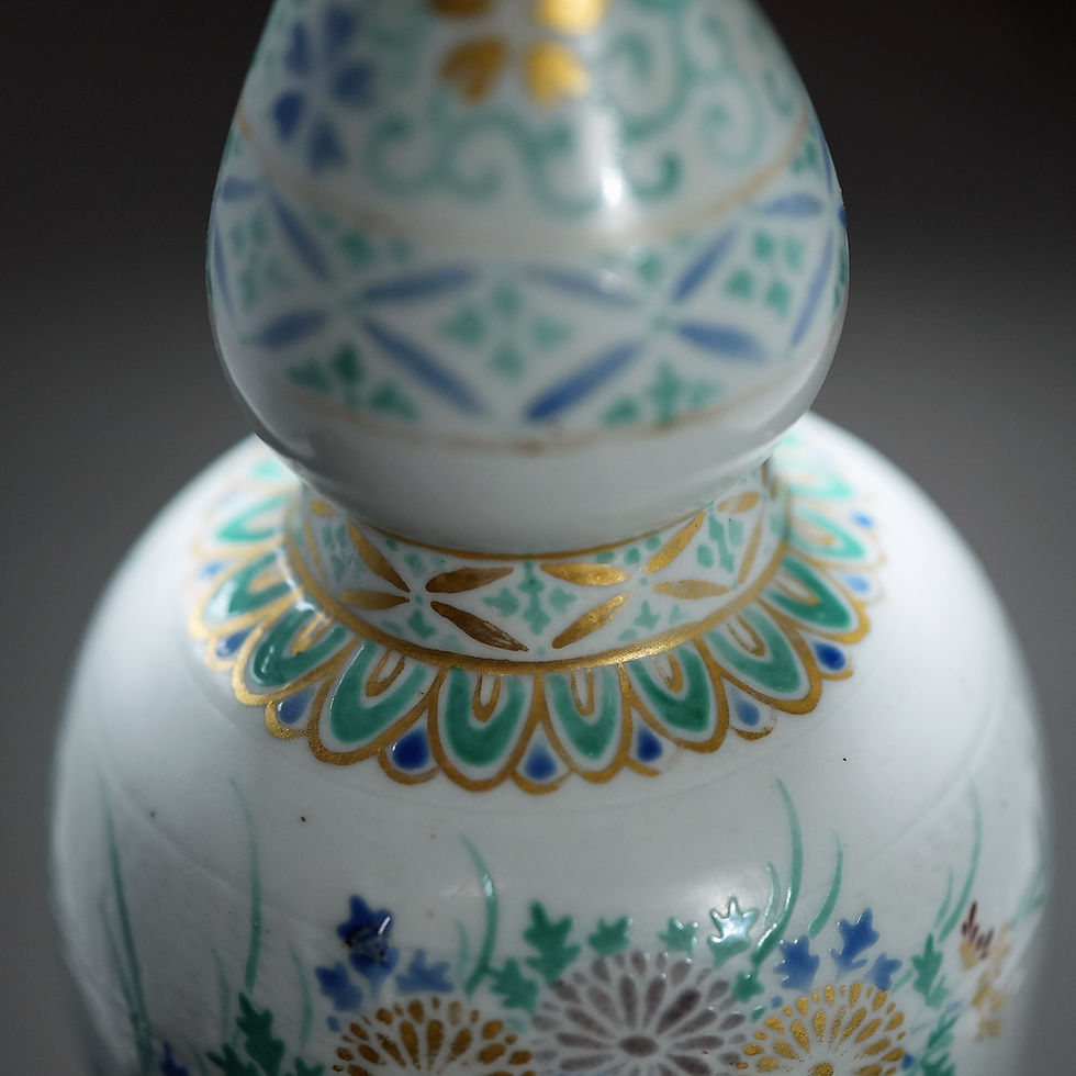 Ko-Kutani Ninsei-type tokkuri sake bottle