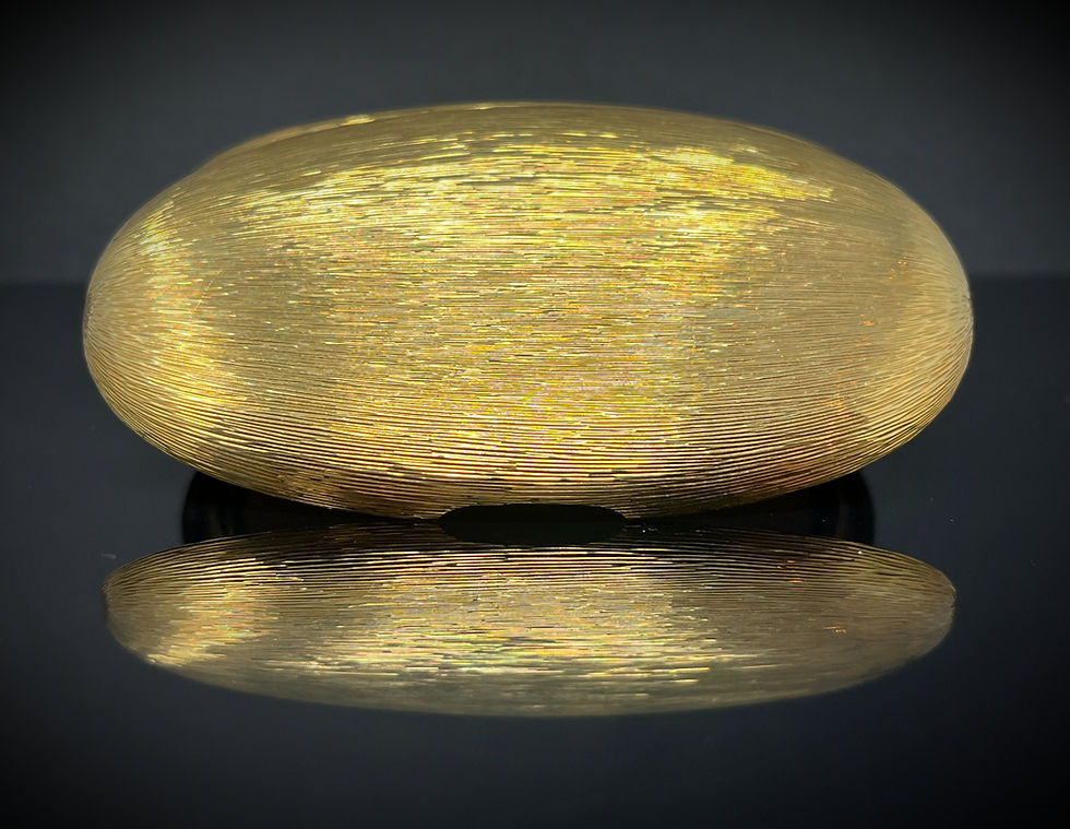 Thumbnail: A very fine mid-20th C diamond-set solid gold powder case, Faraone Milan 1950s
