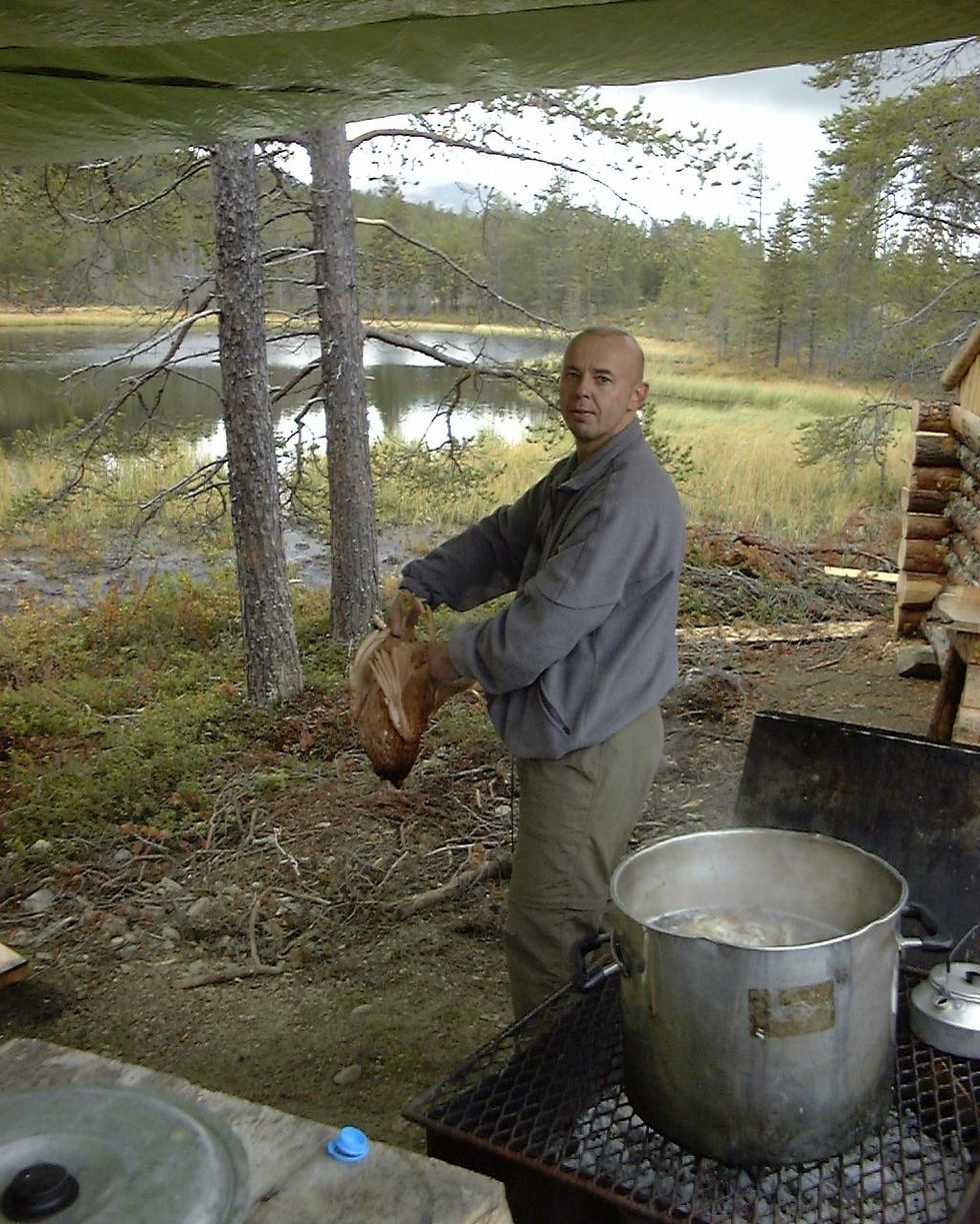 3 Per Ivar med høne.jpg