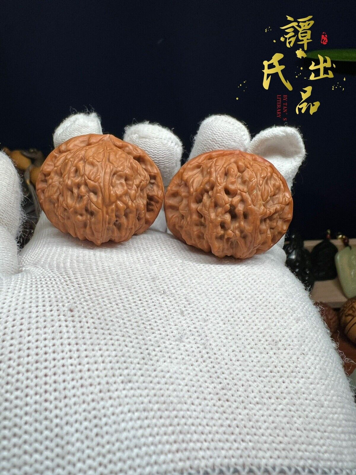 41×41×32mm Health Walnuts with Subdued White Lion Head Pattern