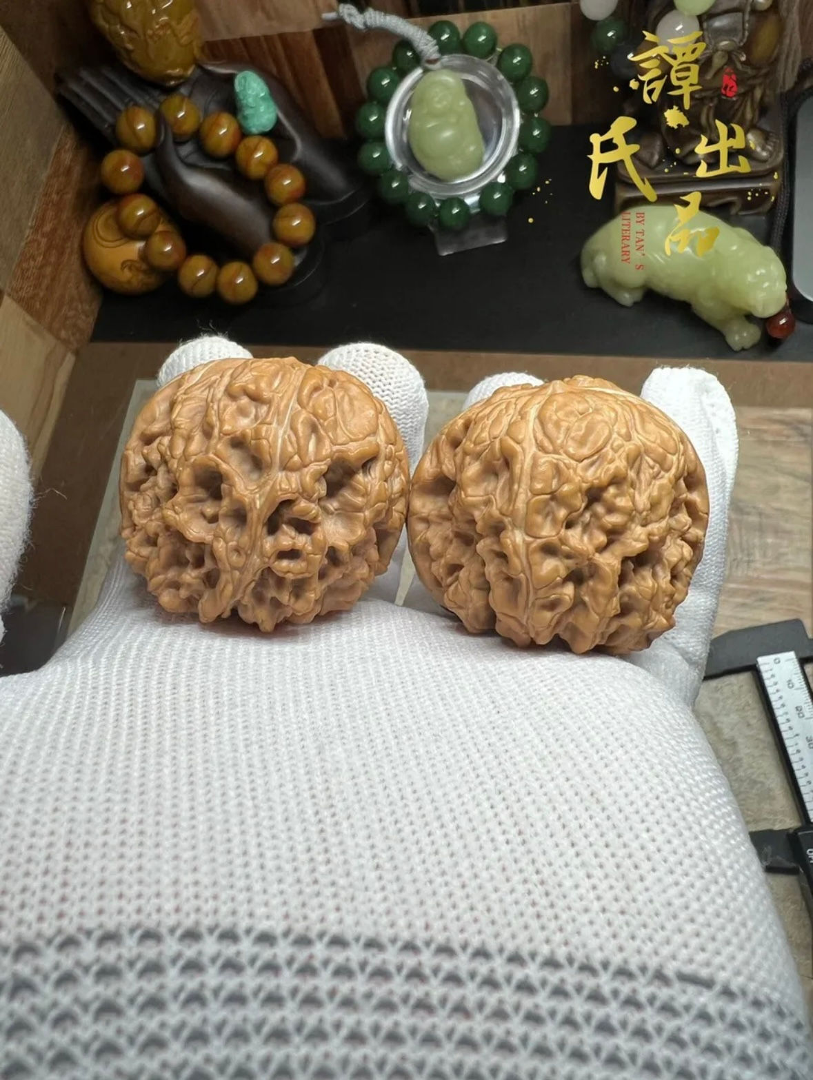 43.5×47.5×36.5mm Grand Dynasty Health Walnut Collection