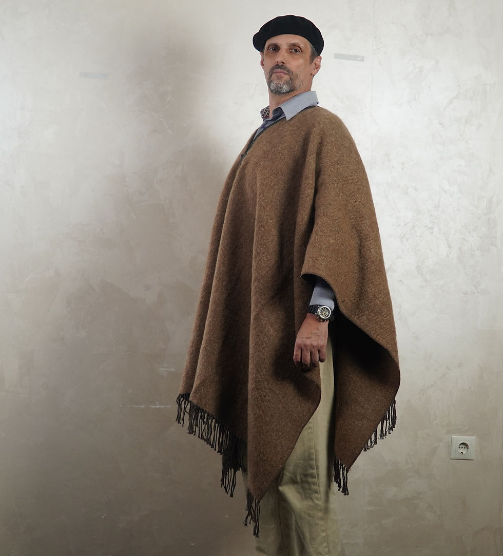 Прев'ю: Warm poncho made of camel yarn with trim made of genuine soft leather