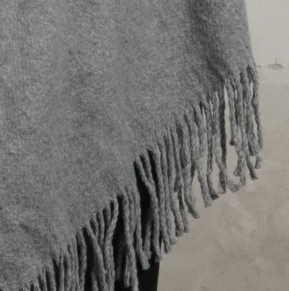 Прев'ю: Comfortable gray Alcantara poncho made from New Zealand merino wool
