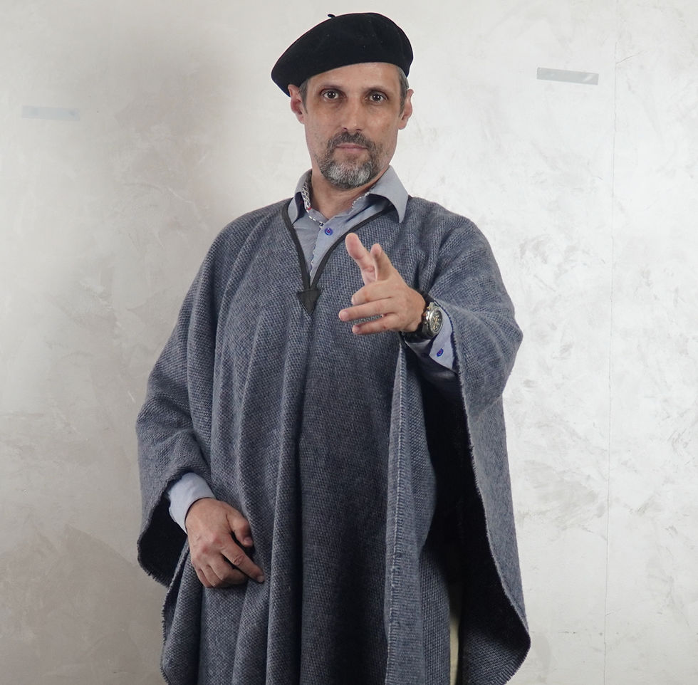 Miniature : New Zealand wool poncho with kid leather neck trim