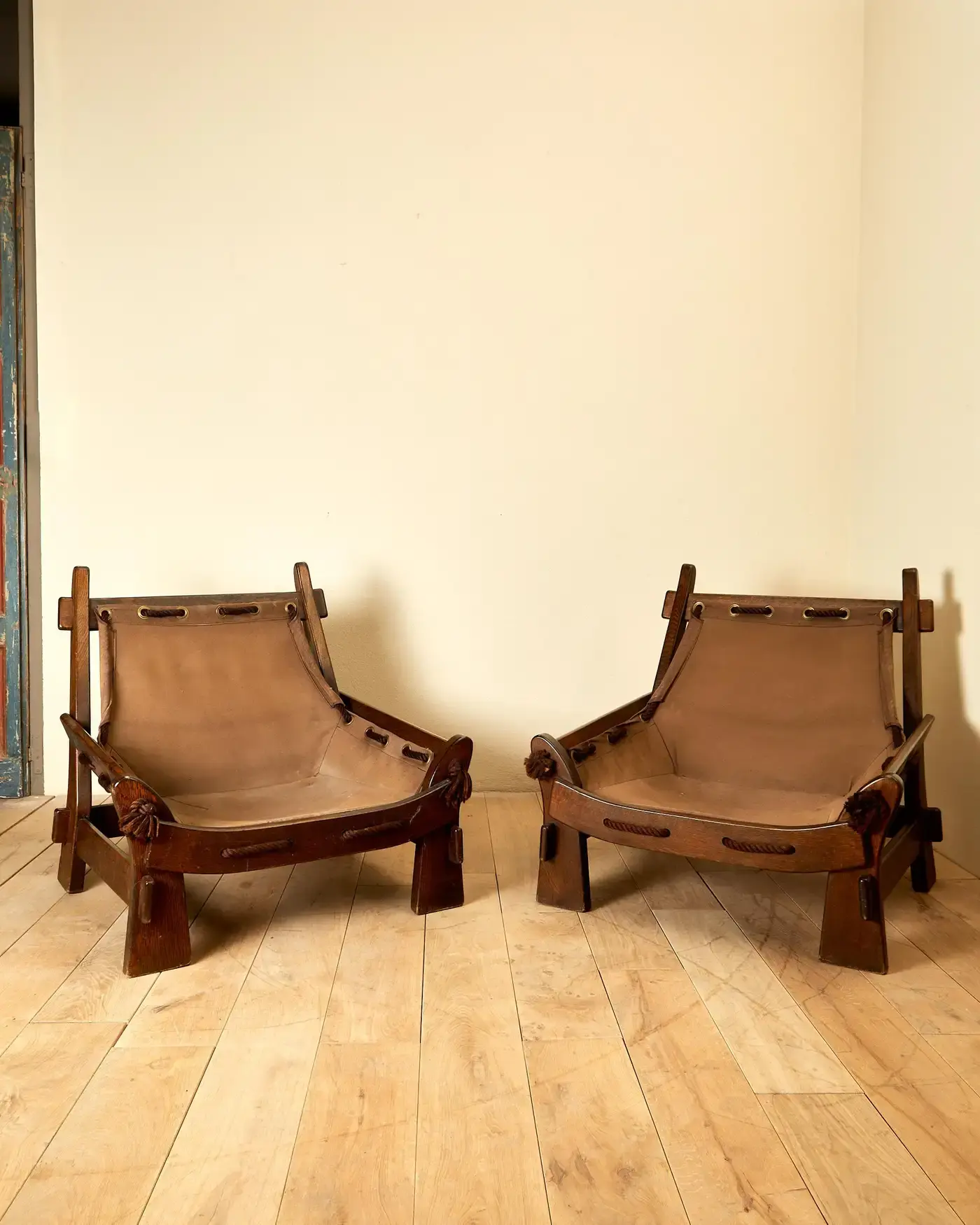 Paire de fauteuils, Wood Wood et cuir, vers 1970, France