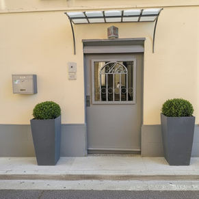 Information à l’attention de nos clients, afin d’éviter tout malentendu •