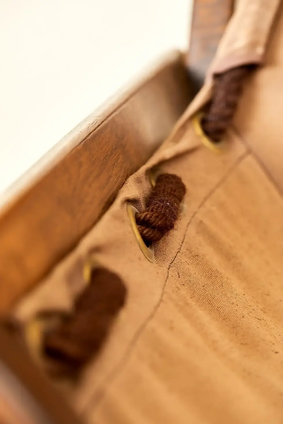 Miniature : Paire de fauteuils, Wood Wood et cuir, vers 1970, France