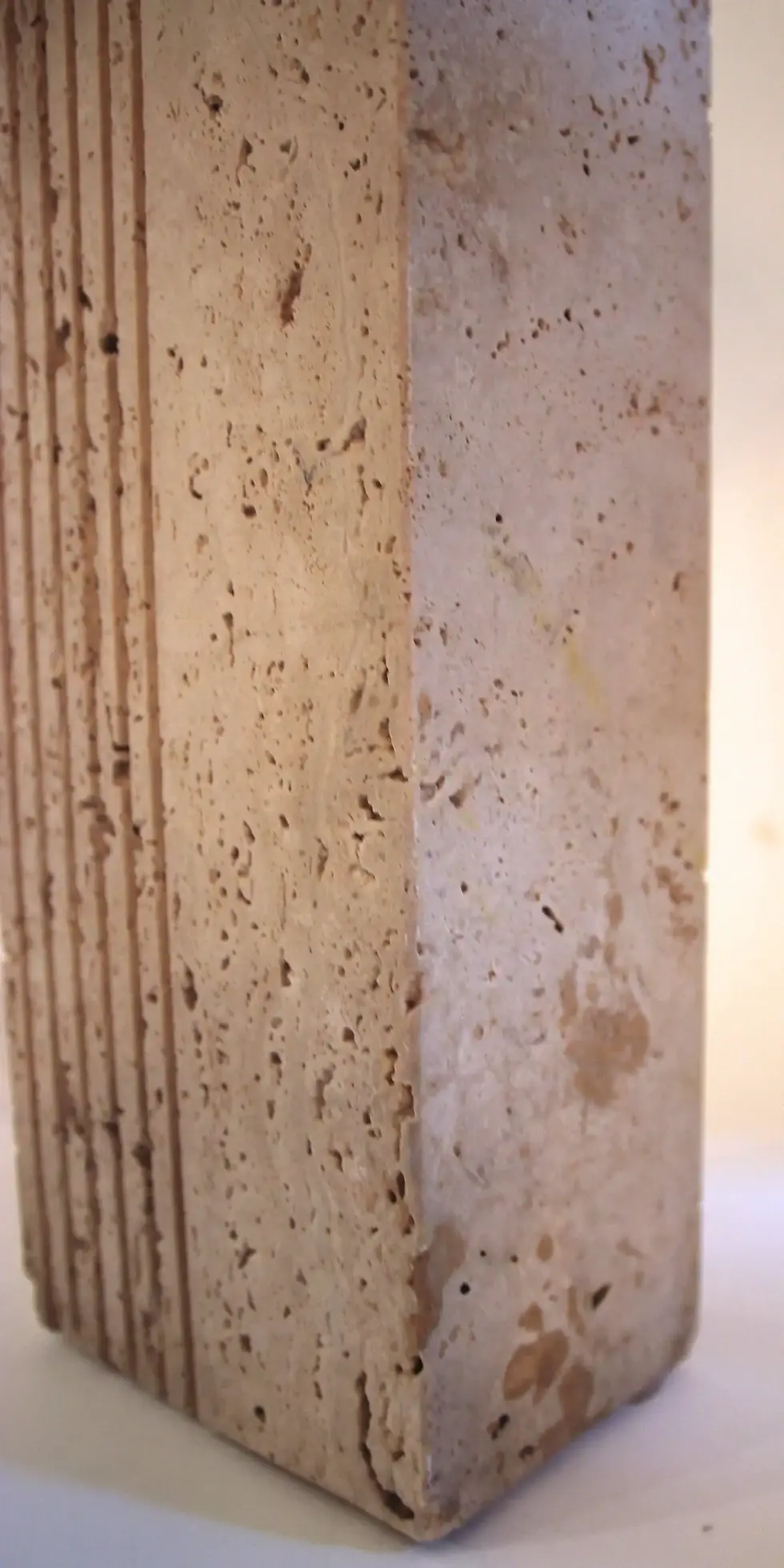 Miniature : Lampe de bureau Fratelli Mannelli, en travertin et laiton doré, Italie, vers 1970