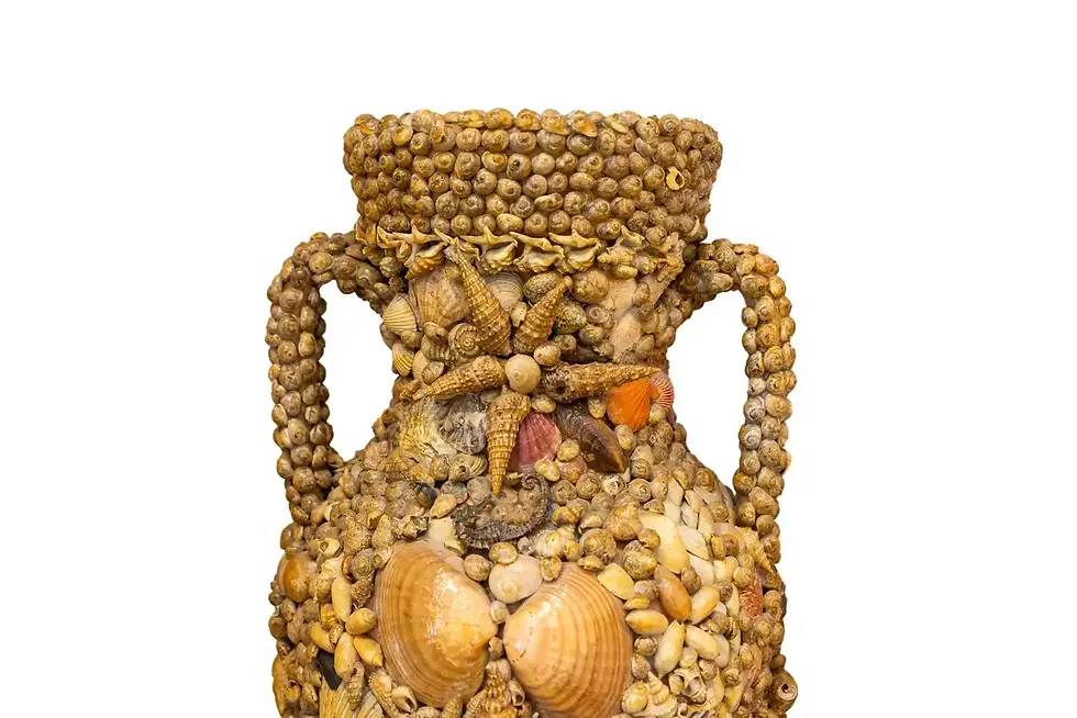 Miniature : Paire de vases à amphores en terre cuite et coquillages, vers 1950, France