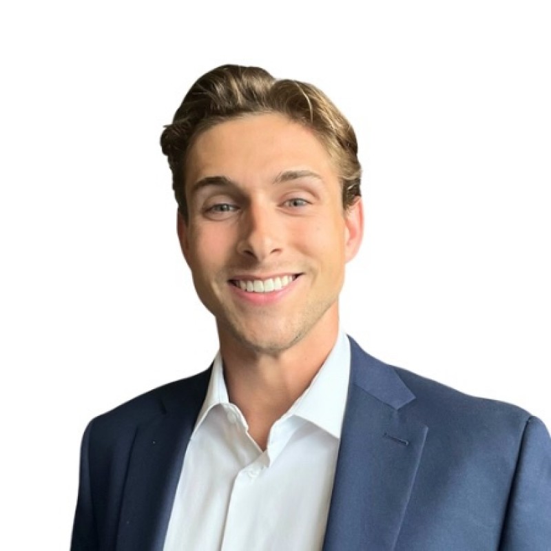 Nick Fernandez Headshot.jpg
