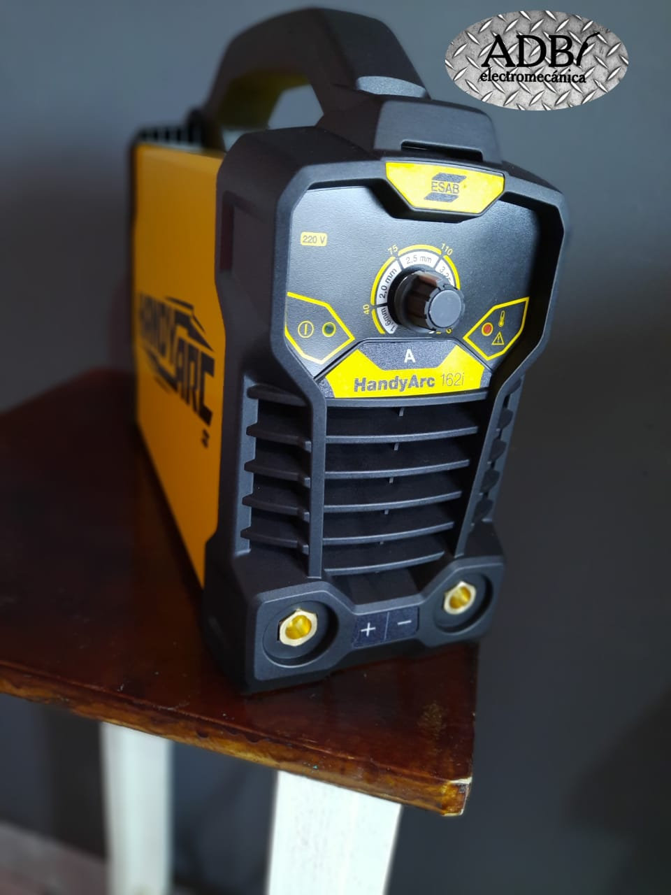 Soldadora inverter profesional Esab Handy-arc 162i | ADB electromecánica