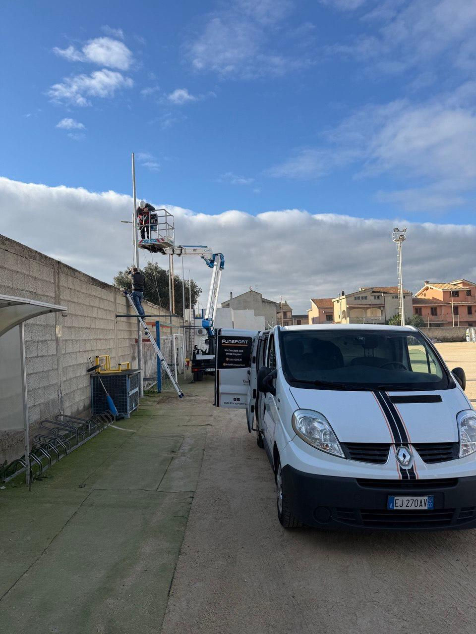 Sicurezza e funzionalità: Funsport realizza le reti parapalloni al campo di Sestu