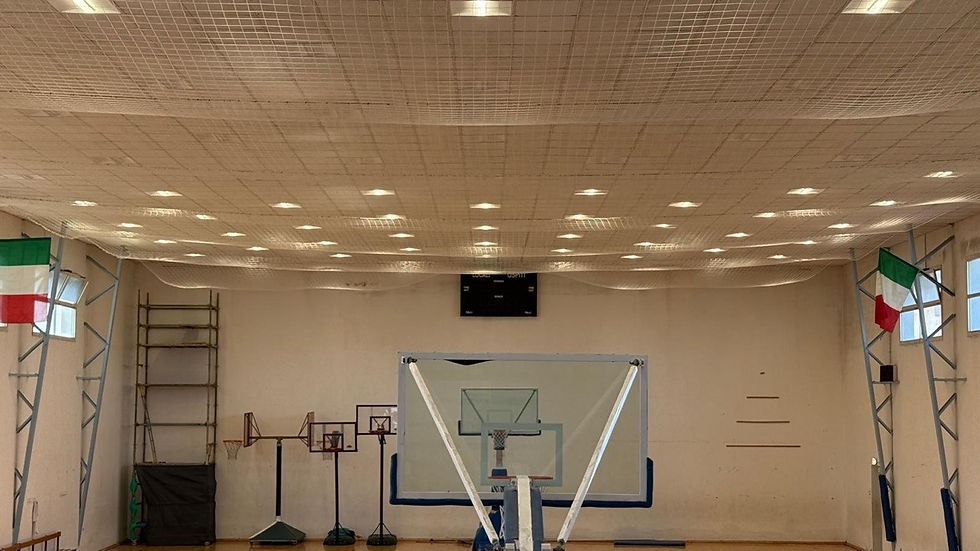 Assemini: rete parapalloni per la protezione del controsoffitto nella palestra da basket