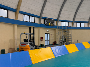 Protezioni bordo campo trapezoidali per impianti sportivi in Sardegna