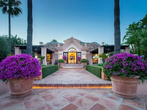 (REF 0052ES) ANDALUCIAN ELEGANCE IN SIERRA BLANCA, MARBELLA, SPAIN