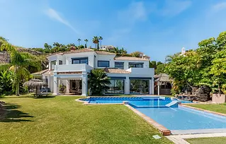 LUXURY EXQUISITE VILLA WITH PANORAMIC SEA VIEWS