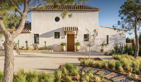 (REF 0200ES) ESTEPONA: A LUXURIOUS VILLA WITH PANORAMIC MEDITERRANEAN VIEWS