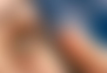 Los peligros de dormir o nadar con lentes de contacto