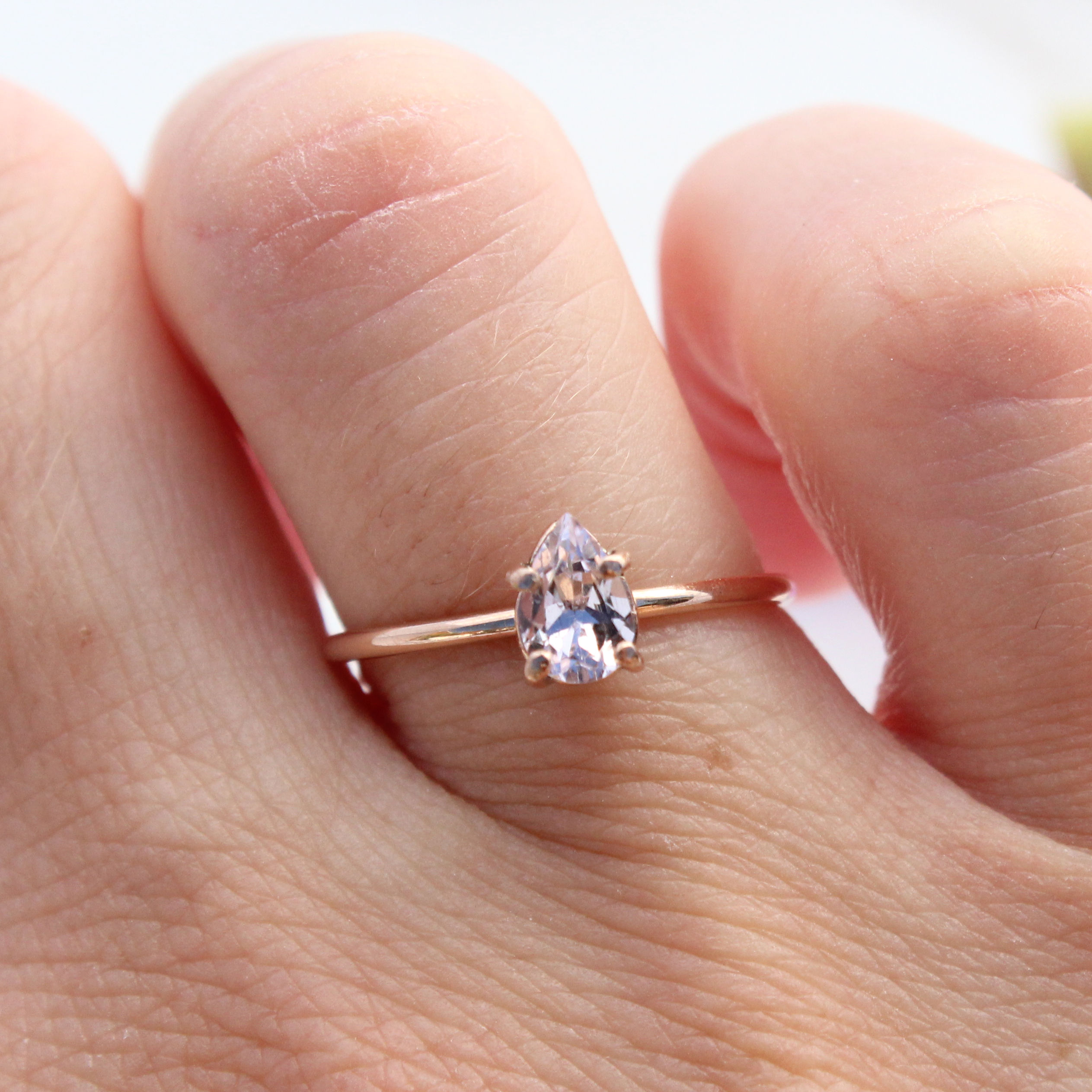 9CT GOLD PEAR MORGANITE RING