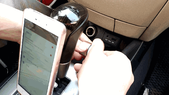 ein beispiel: die verwendung der musikwiedergabefunktion 1 stecke den kopf des perbeat in den aux-eingang deines autoradios oder musikanlage zuhause. 2 drücke den button für 5 sekunden, bis die das led-licht anfängt zu blinken und „power on“ anzeigt. 3 schalte dein bluetoothfähiges smartphone an und suche das neue gerät „bt06“ und verbinde es. 4 schalte deine musik an und genieße den kristallklaren sound. 5 drücke den button einmal für play bzw. pause.