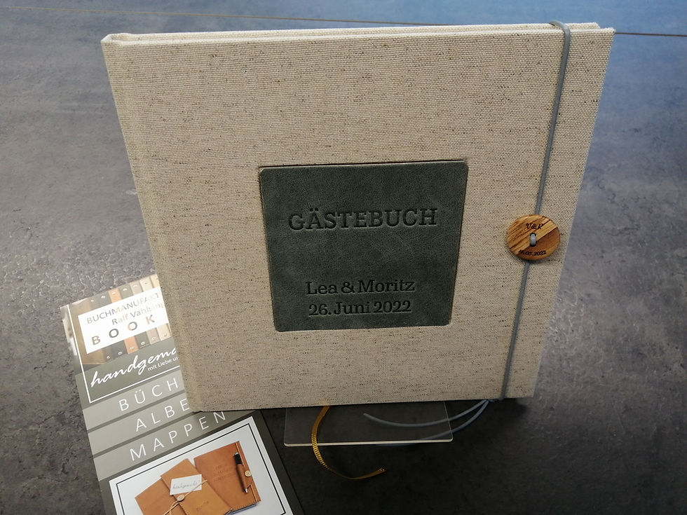 Miniaturbild: Gästebuch mit Ledertitelschild