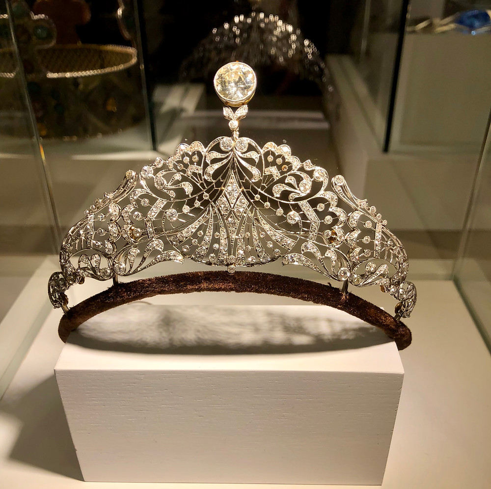 From a Private Collection, this Gioilleria Petochi Tiara was mde in 1922, and has old mne diamonds, set in platinum.