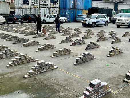 Incautan más de dos toneladas de cocaìna que pretendían enviar desde Guayaquil al mercado francés