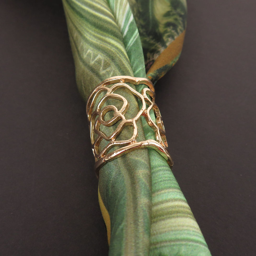 Thumbnail: Openwork Scarf Ring - Gold Color - "Paulina"