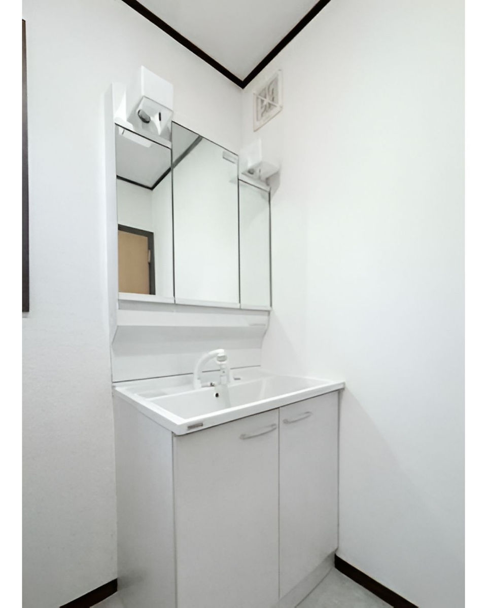 5DK House in Sennan City, Osaka washroom