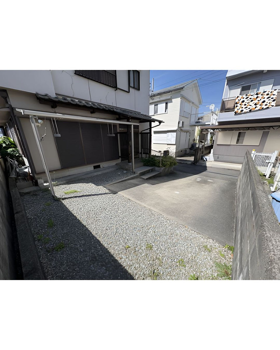 3SDK House in Wakayama City, Wakayama parking