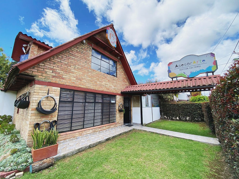 2022 Academia Art Club casa exterior_1_edited.jpg