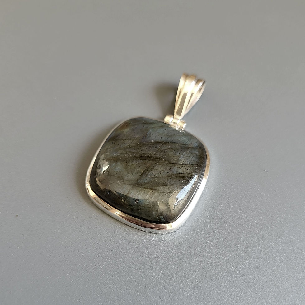 Miniature : Pendentif carré en argent 925‰ et labradorite 