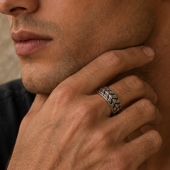 Bague épaisse en argent 925‰/homme/vue sur main