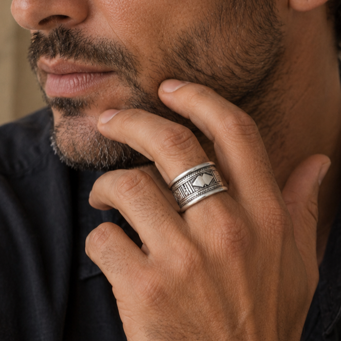 Anneau large touareg en argent 925‰/homme/vue sur main