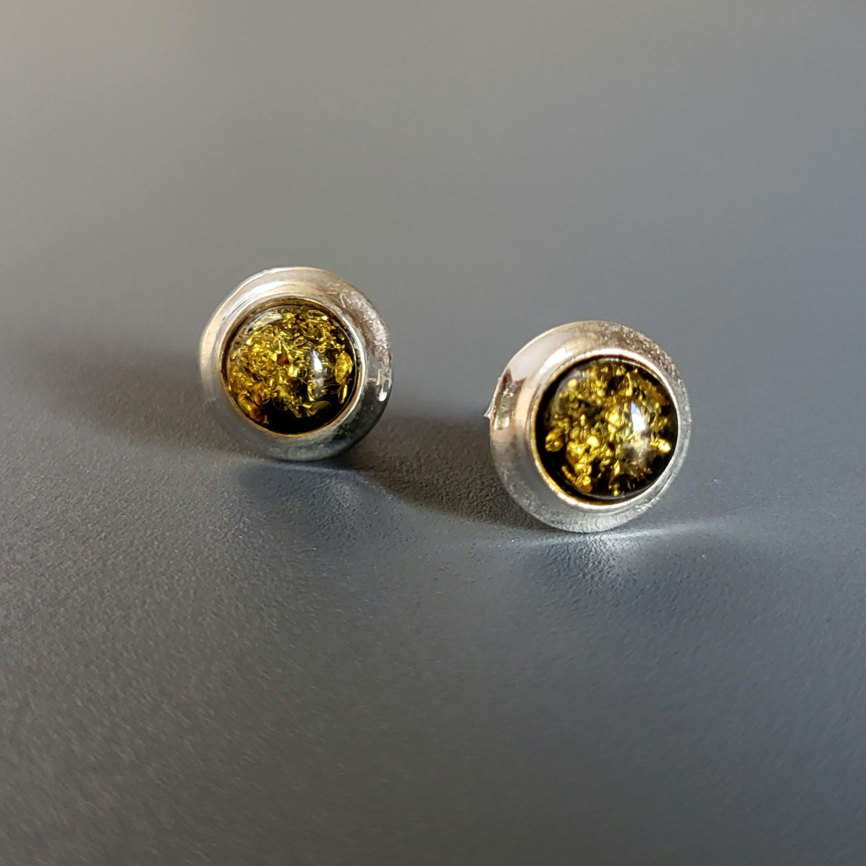 Boucles d'oreilles puces ambre vert sur argent 925‰