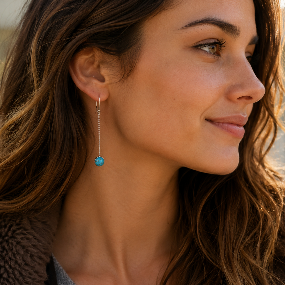 Boucles d'oreilles longues en turquoise et argent 925‰/vue sur oreille