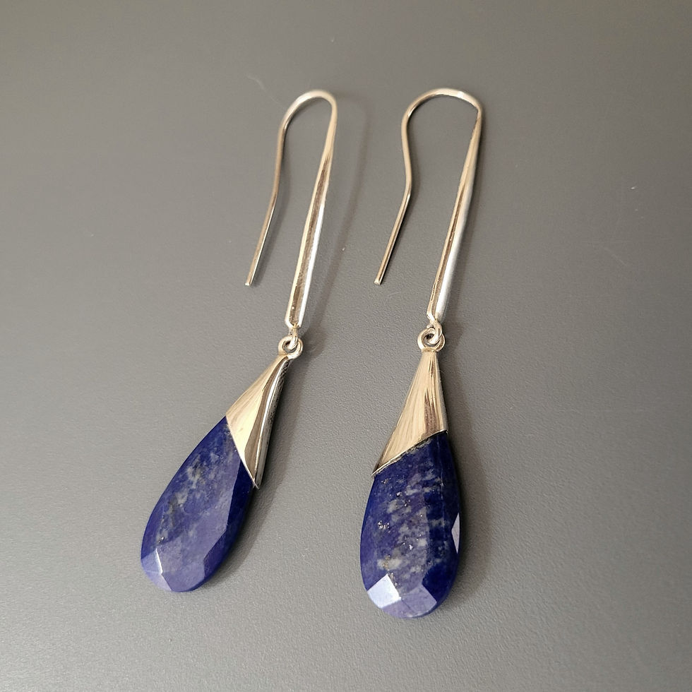 Boucles d'oreilles très longues gouttes lapis-lazuli et argent 925‰/vue de face