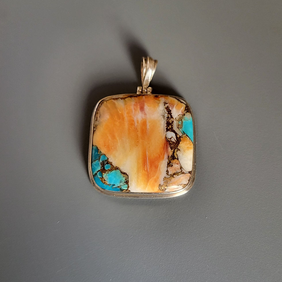 Pendentif turquoise spiny oyster carrée et argent 925‰/vue de face