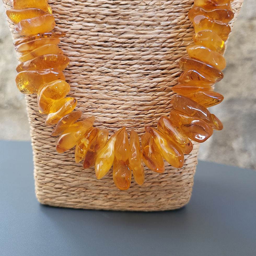 Miniatura: Collier en ambre naturel. Éclats polis miel et dorés.