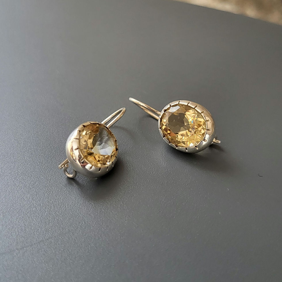 Thumbnail: Boucles d'oreilles dormeuses citrine ovale taillée et argent 925‰/vue d'ensemble