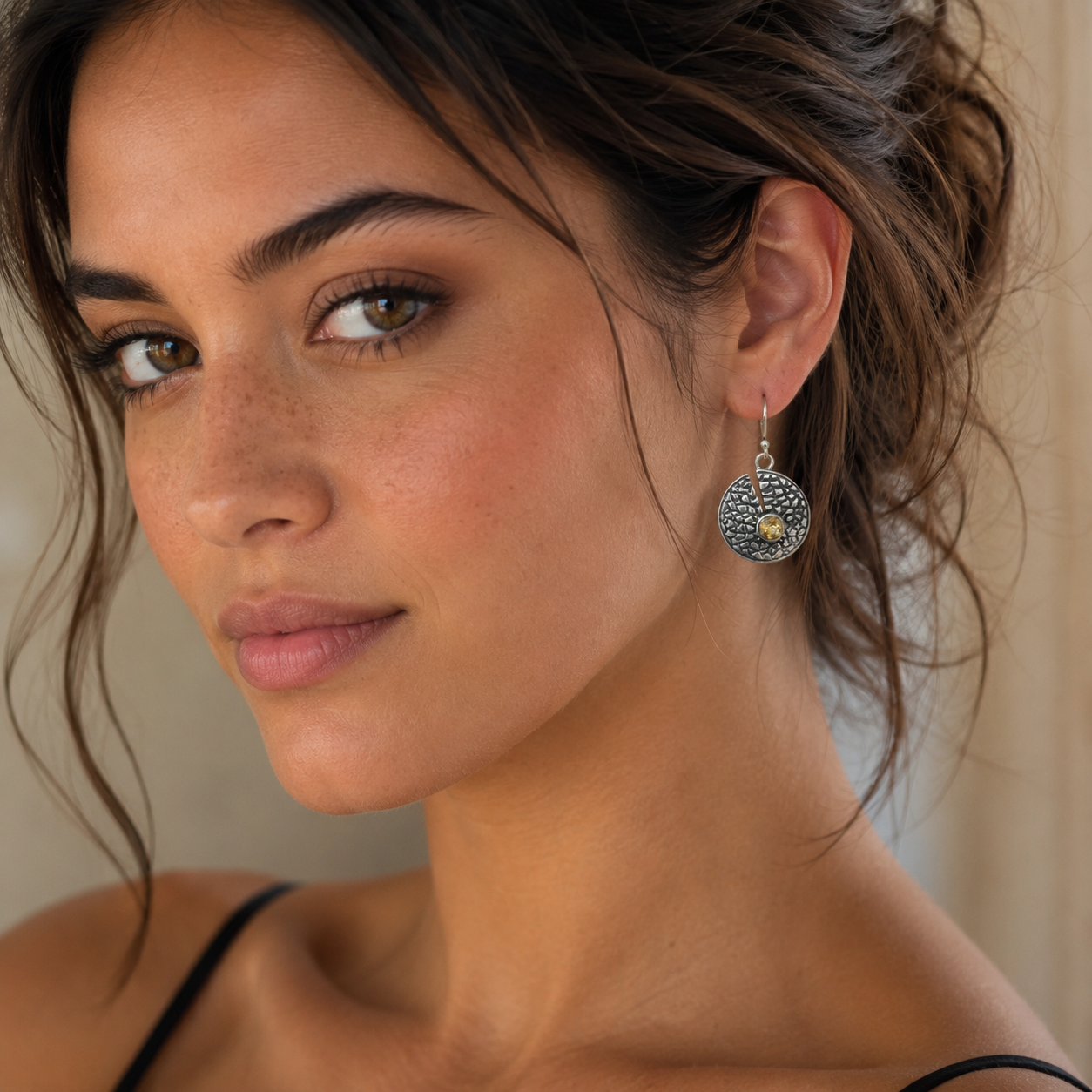 Boucles d'oreilles scission en citrine et argent 925‰/vue sur oreille
